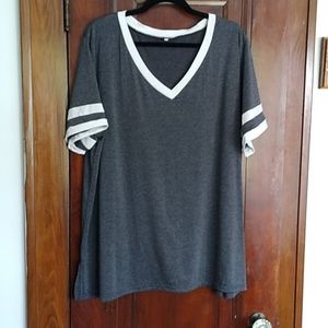 Basic v-neck tee